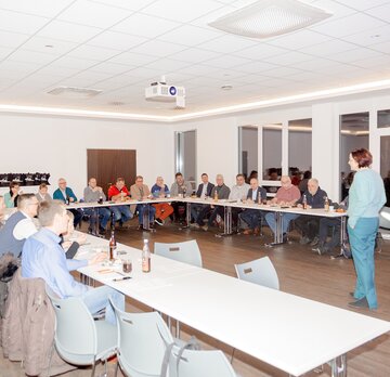 Diskussion um KI, Innovationen und Wirtschaft im Landkreis